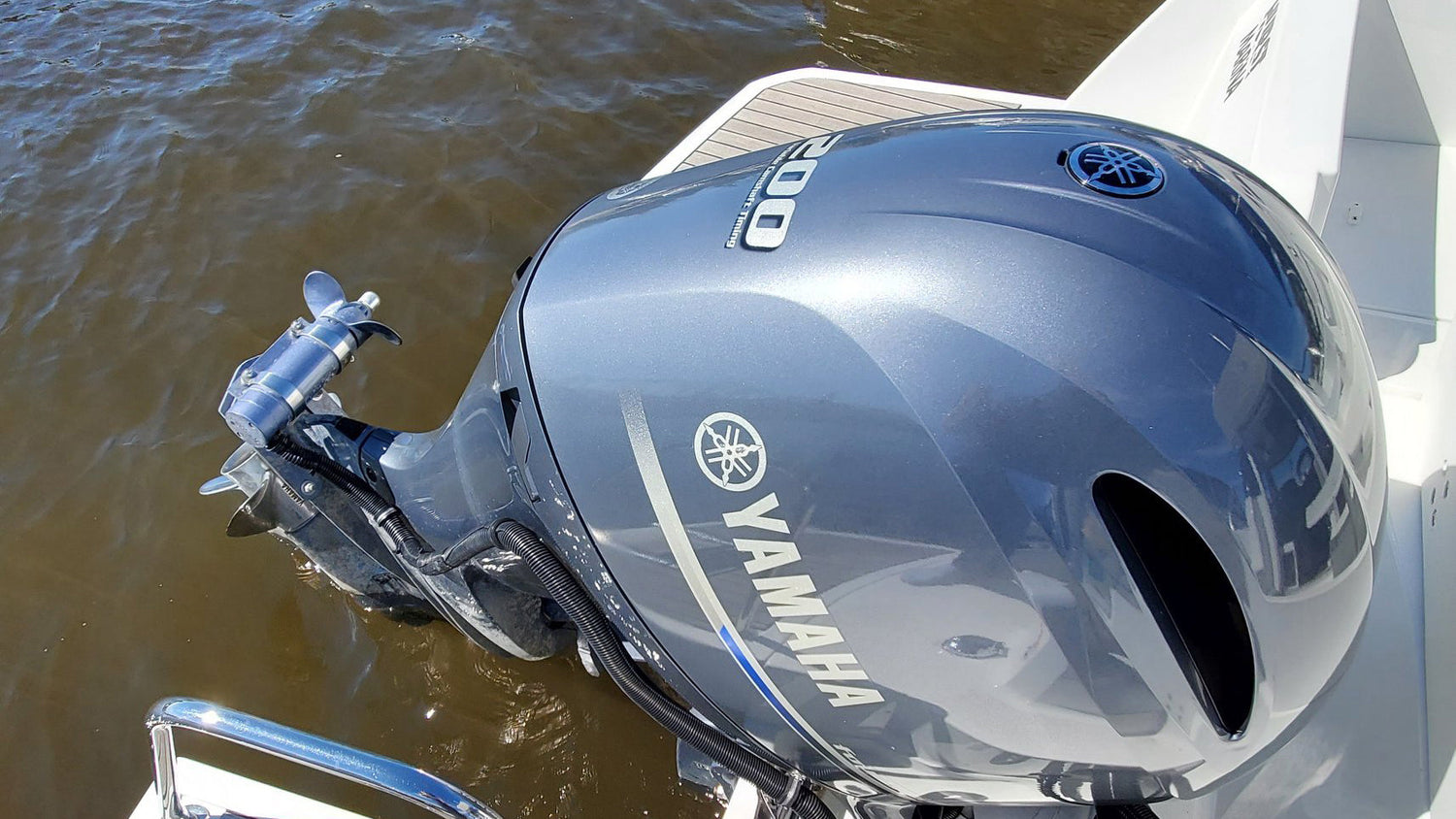 Can the stress of docking be reduced with a stern thruster INSTEAD of a bow thruster?