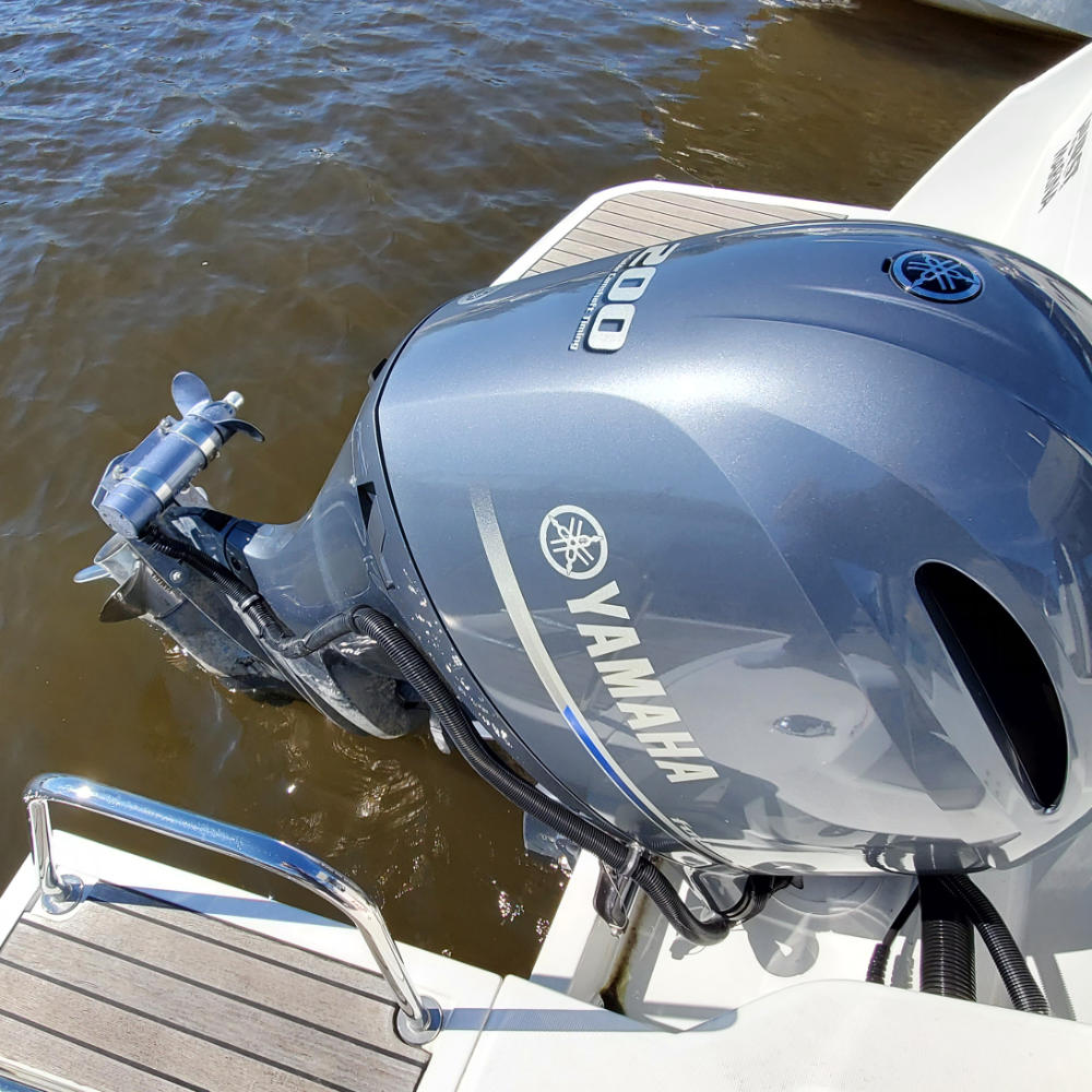 Outboard and Sterndrive Thrusters